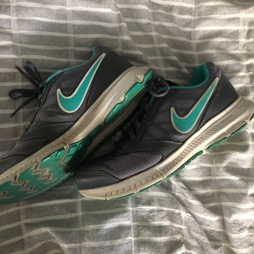 NIKE SNEAKERS